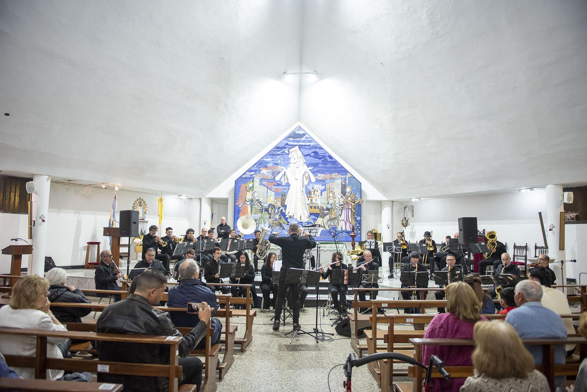 NOTICIAS CAMPANA: LA BANDA MUNICIPAL DE MUSICA BRINDO UN CONCIERTO SINFONICO EN LA CATEDRAL SANTA FLORENTINA 